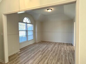 1001 SW Twin Creek Dr in Lee's Summit, MO - Building Photo - Building Photo