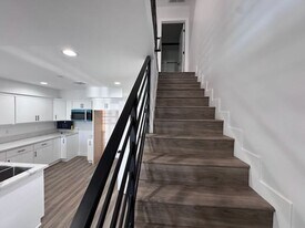 1542 W 84th St in Los Angeles, CA - Building Photo