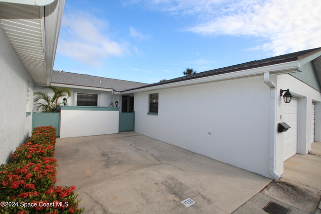 290 Paradise Blvd in Indialantic, FL - Building Photo - Building Photo