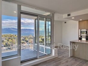 1588 Ellis St in Kelowna, BC - Building Photo - Building Photo