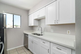 2704 N Salem in Mesa, AZ - Foto de edificio - Building Photo