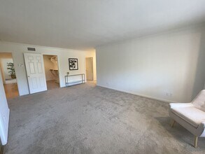 17784 Via Gracia in San Diego, CA - Building Photo - Building Photo