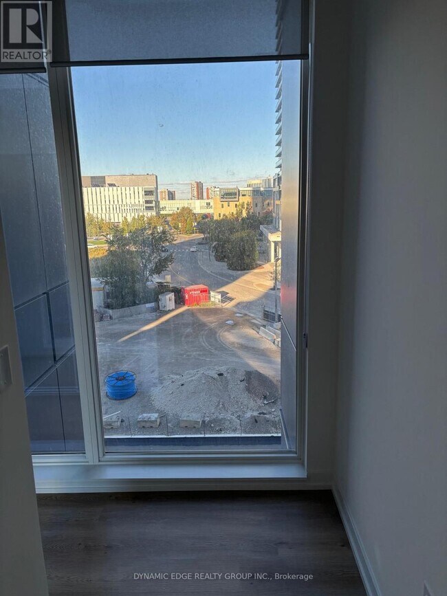 395 Square One Dr in Mississauga, ON - Building Photo - Building Photo