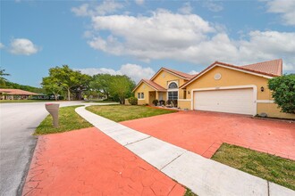 1400 SW 54th Ave in Plantation, FL - Building Photo - Building Photo
