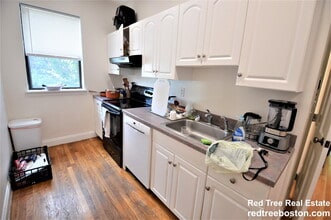 313 Summit Ave in Boston, MA - Foto de edificio - Building Photo