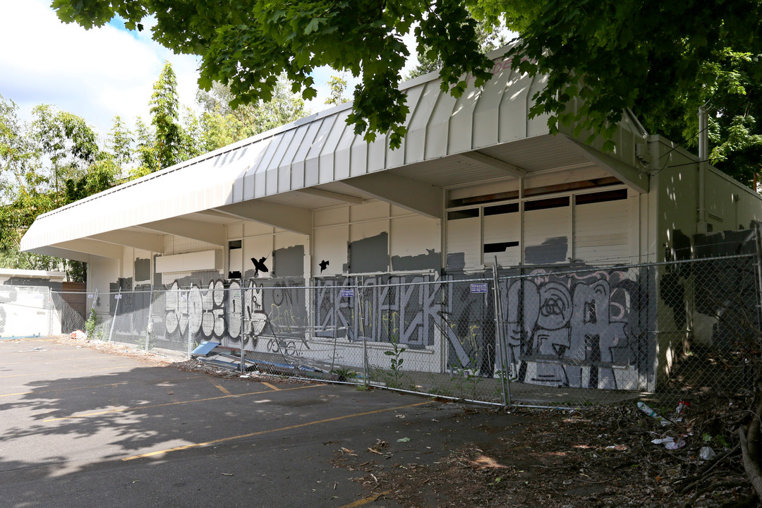 28th & Belmont in Portland, OR - Building Photo