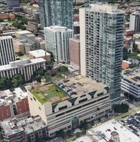 111 W Maple St in Chicago, IL - Building Photo
