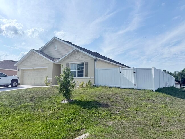 1405 Pace Dr NW in Palm Bay, FL - Building Photo - Building Photo