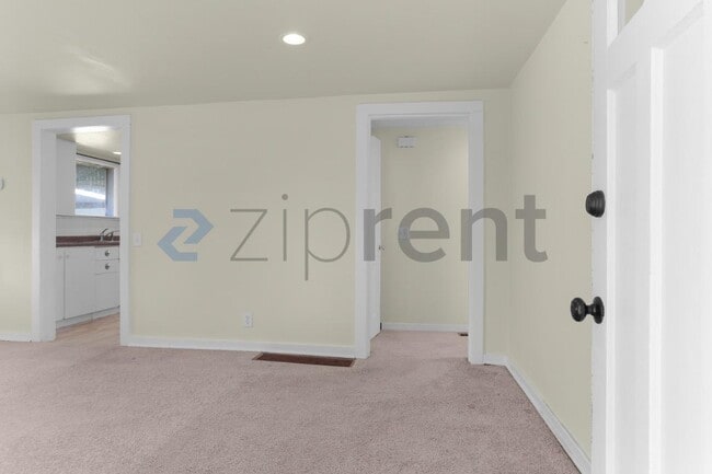 5526 S Avon St in Seattle, WA - Building Photo - Building Photo