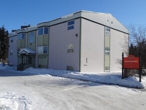 Carlton Place in Yellowknife, NT - Building Photo - Building Photo