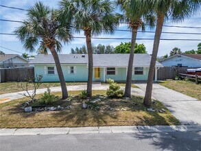 8702 Driftwood Dr in Tampa, FL - Building Photo - Building Photo
