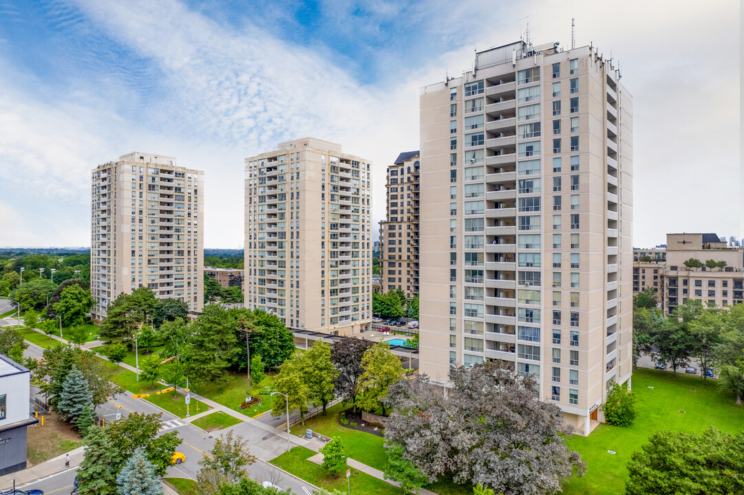 Bayview Village Place in Toronto, ON - Building Photo