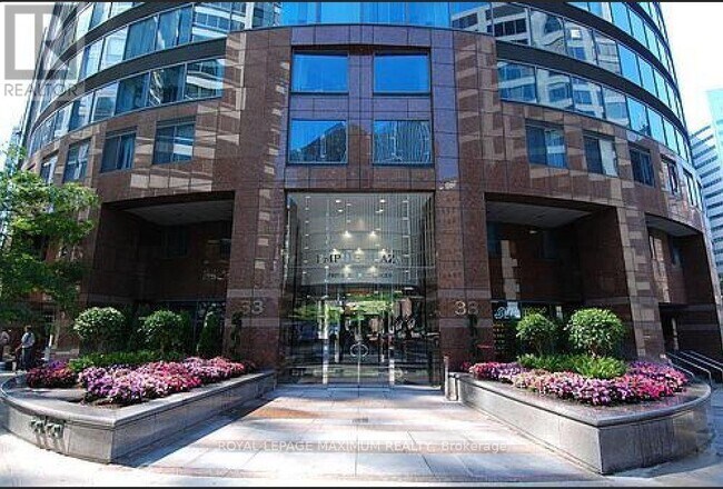 33 University Ave in Toronto, ON - Building Photo - Building Photo