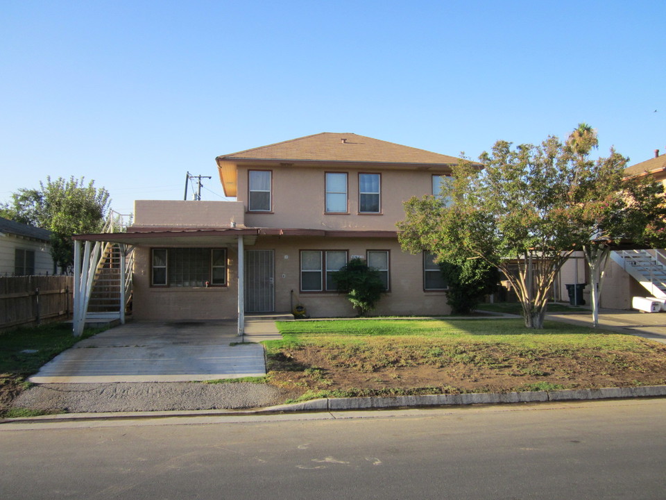 1011 Snyder Ln in Bakersfield, CA - Building Photo