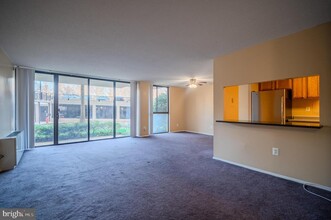 6100 Westchester Park Dr in College Park, MD - Building Photo - Building Photo