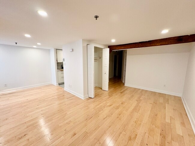 property at 215 De La Commune Rue O
