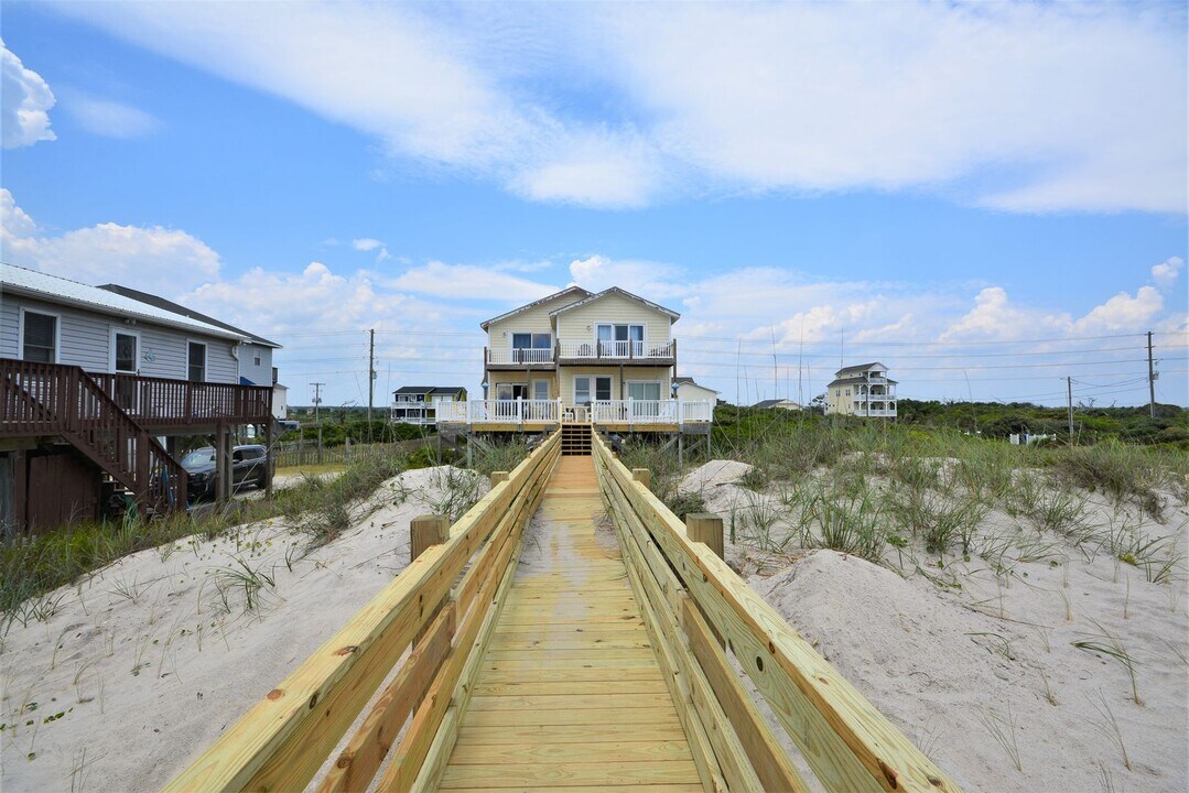 3812 Island Dr in North Topsail Beach, NC - Building Photo