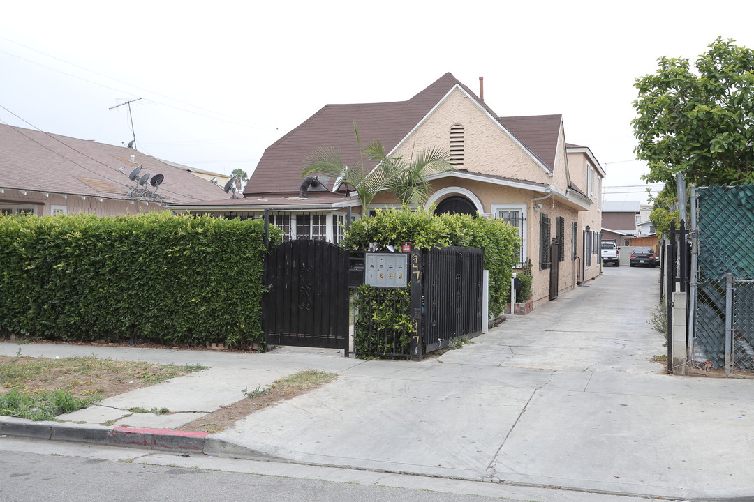 947 N Ardmore Ave in Los Angeles, CA - Building Photo