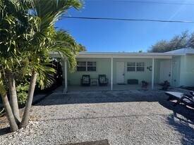 104 Base Ave W in Venice, FL - Building Photo