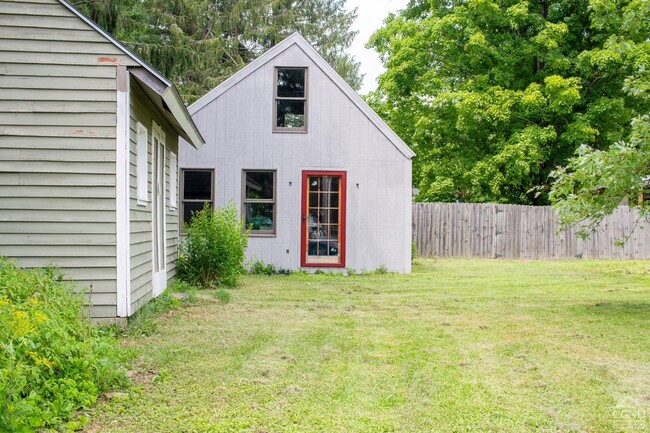 11615 NY-22 in Austerlitz, NY - Foto de edificio - Building Photo