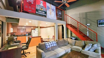 211 E Ohio St, Unit 319 in Chicago, IL - Building Photo - Building Photo