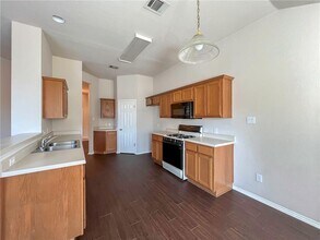 2644 Gate Ridge Dr in Austin, TX - Building Photo - Building Photo