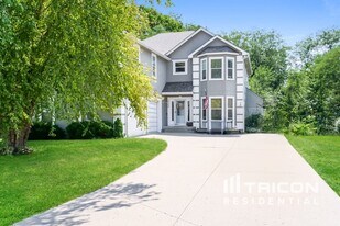 1708 NE Craigievar Ct in Blue Springs, MO - Building Photo