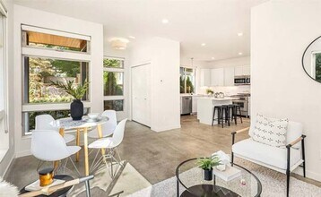 3246 14th Ave W in Seattle, WA - Building Photo - Building Photo