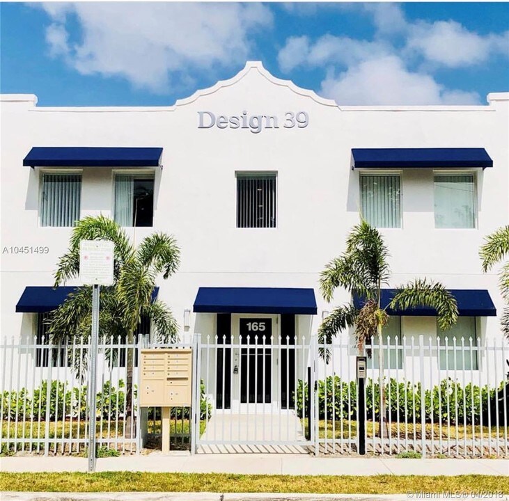 165 NW 39th St-Unit -1 and 2 in Miami, FL - Building Photo