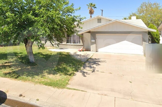 property at 102 E Erie Dr
