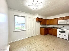 201 Burton Dr in Cadiz, OH - Building Photo - Building Photo