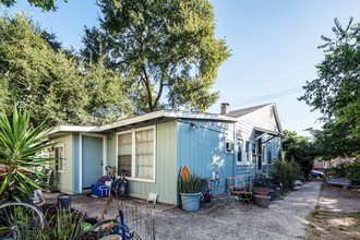 411 E 30th St in Austin, TX - Foto de edificio - Building Photo