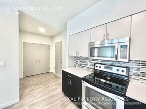 80 South Main St in Seattle, WA - Building Photo - Building Photo