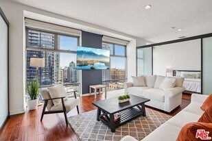 801 S Grand Ave in Los Angeles, CA - Building Photo