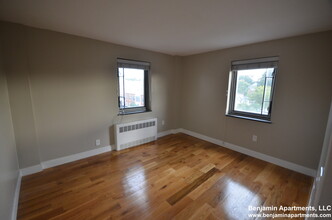 121 Trapelo Rd, Unit 33 in Belmont, MA - Building Photo - Building Photo