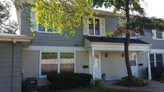 7609 Bristol Ln in Bartlett, IL - Building Photo