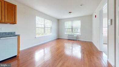 4834 Penn St, Unit 17 in Philadelphia, PA - Building Photo - Building Photo