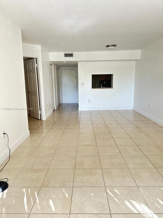 8275 SW 152nd Ave in Miami, FL - Building Photo