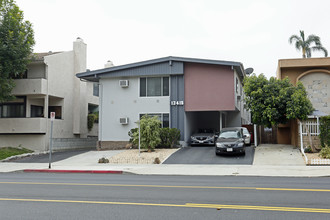 13418 Moorpark St in Sherman Oaks, CA - Building Photo - Building Photo