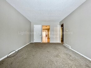 1054 Royal Oak St SW in Wyoming, MI - Building Photo - Building Photo