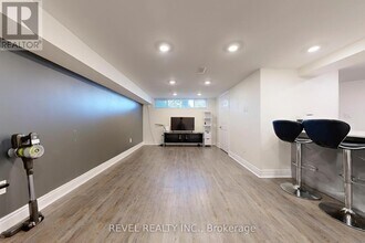 213 Rosedale Dr in Whitby, ON - Building Photo - Building Photo