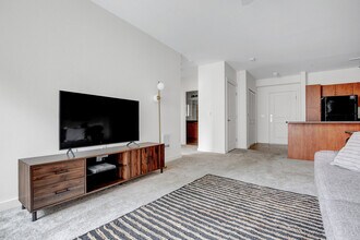 362 Bellevue Way NE in Bellevue, WA - Building Photo - Building Photo