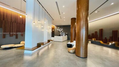 350 S Miami Ave in Miami, FL - Building Photo - Building Photo