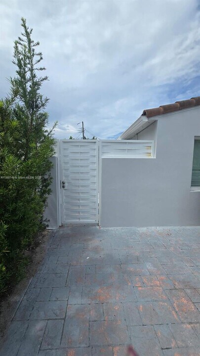 265 W 53rd Terrace in Hialeah, FL - Building Photo