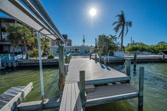 14125 N Bayshore Dr in Madeira Beach, FL - Building Photo - Building Photo