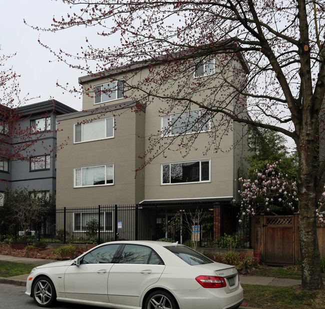 1065 Burnaby St in Vancouver, BC - Building Photo - Building Photo