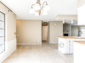 6605 Lyrewood Ln in Oklahoma City, OK - Building Photo - Building Photo