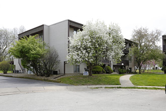 Country Trails Apartments in Decatur, IL - Building Photo - Building Photo