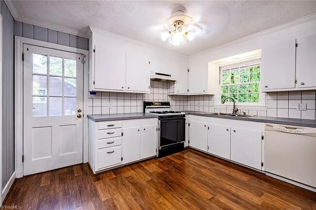 Room in House on Kinnamon Rd in Winston-Salem, NC - Building Photo - Building Photo