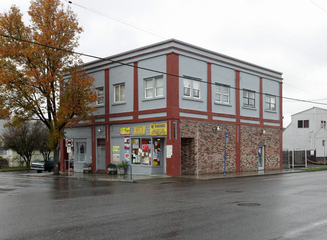 6965 N Fessenden St in Portland, OR - Building Photo - Building Photo